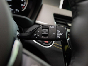 2018sDrive 25i AMԽҰb V п؅^