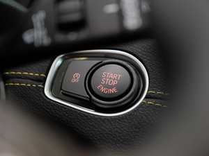 2018sDrive 25i AMԽҰb V п؅^