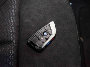 2018sDrive 25i AMԽҰb V 