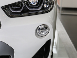 2018sDrive 25i AMԽҰb V ^