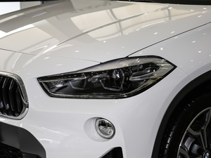 2018sDrive 25i AMԽҰb V ^