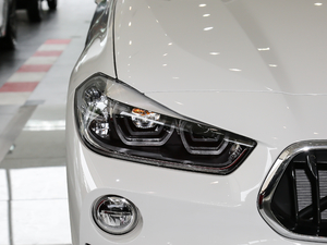 2018sDrive 25i AMԽҰb V ^