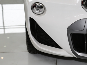 2018sDrive 25i AMԽҰb V ^