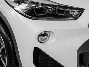 2018sDrive 25i AMԽҰb V ^