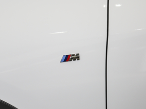 2018sDrive 25i AMԽҰb V ^