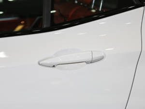 2018sDrive 25i AMԽҰb V ^