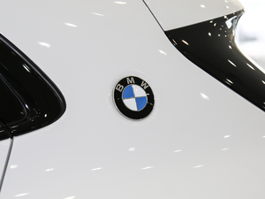 2018sDrive 25i AMԽҰb V ^