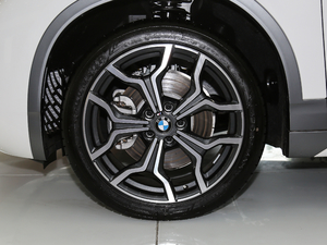 2018sDrive 25i AMԽҰb V ^