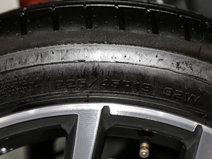 2018sDrive 25i AMԽҰb V ^