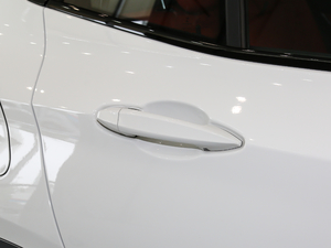 2018sDrive 25i AMԽҰb V ^