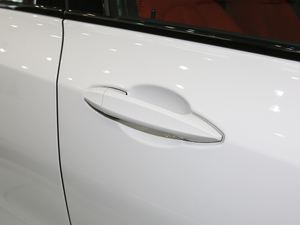 2018sDrive 25i AMԽҰb V ^