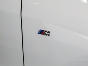 2018sDrive 25i AMԽҰb V ^