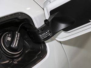 2018sDrive 25i AMԽҰb V ^