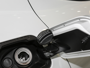 2018sDrive 25i AMԽҰb V ^