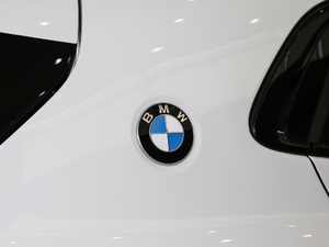 2018sDrive 25i AMԽҰb V ^