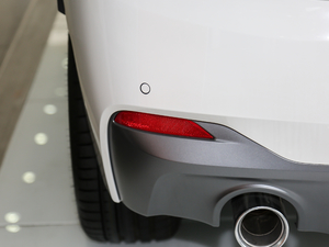 2018sDrive 25i AMԽҰb V ^