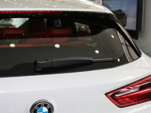 2018sDrive 25i AMԽҰb V ^