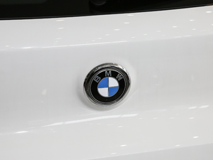 2018sDrive 25i AMԽҰb V ^