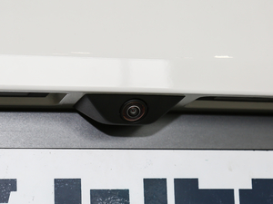 2018sDrive 25i AMԽҰb V ^