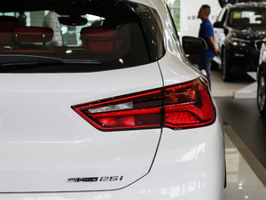 2018sDrive 25i AMԽҰb V ^