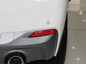 2018sDrive 25i AMԽҰb V ^