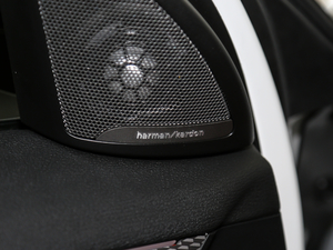 2018sDrive 25i AMԽҰb V g