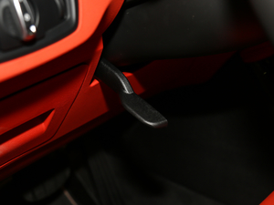 2018sDrive 25i AMԽҰb V g