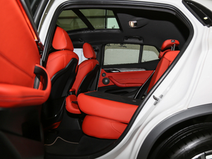 2018sDrive 25i AMԽҰb V g