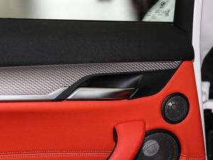 2018sDrive 25i AMԽҰb V g