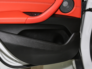 2018sDrive 25i AMԽҰb V g