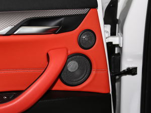 2018sDrive 25i AMԽҰb V g