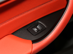 2018sDrive 25i AMԽҰb V g