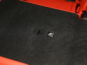 2018sDrive 25i AMԽҰb V g