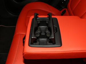 2018sDrive 25i AMԽҰb V g