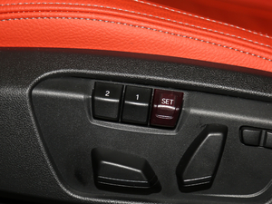 2018sDrive 25i AMԽҰb V g