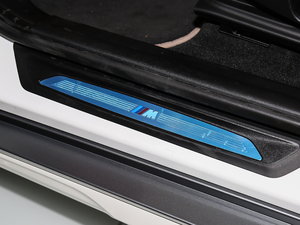 2018sDrive 25i AMԽҰb V g