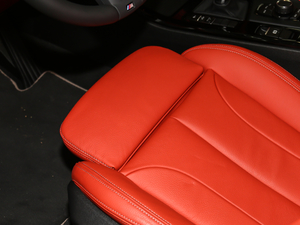 2018sDrive 25i AMԽҰb V g