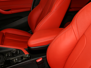 2018sDrive 25i AMԽҰb V g