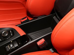 2018sDrive 25i AMԽҰb V g