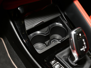 2018sDrive 25i AMԽҰb V g