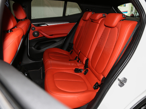 2018sDrive 25i AMԽҰb V g