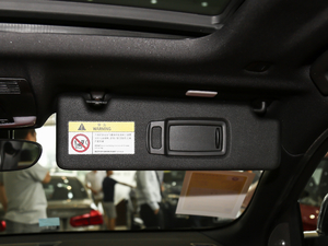 2018sDrive 25i AMԽҰb V g