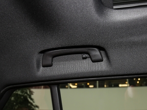 2018sDrive 25i AMԽҰb V g