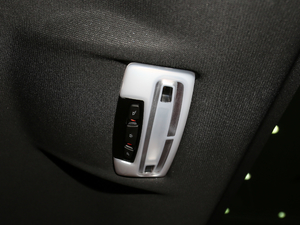 2018sDrive 25i AMԽҰb V g