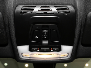 2018sDrive 25i AMԽҰb V g