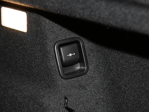 2018sDrive 25i AMԽҰb V g