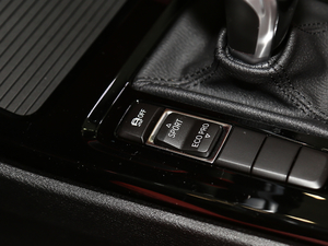 2018sDrive 25i AMԽҰb V п؅^