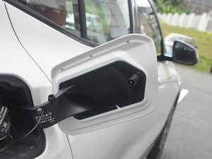 2018sDrive 25i AMԽҰb V ^