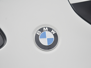 2018sDrive 25i AMԽҰb V ^