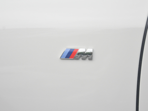 2018sDrive 25i AMԽҰb V ^